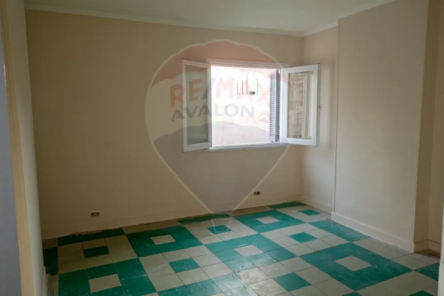 شقة للبيع 100 م سان ستيفانو (خطوات من البحر)