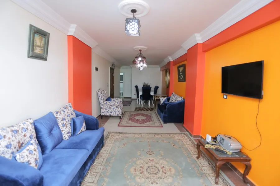 شقة للايجار مفروش 165م  الازاريطة (على البحر مباشرة)