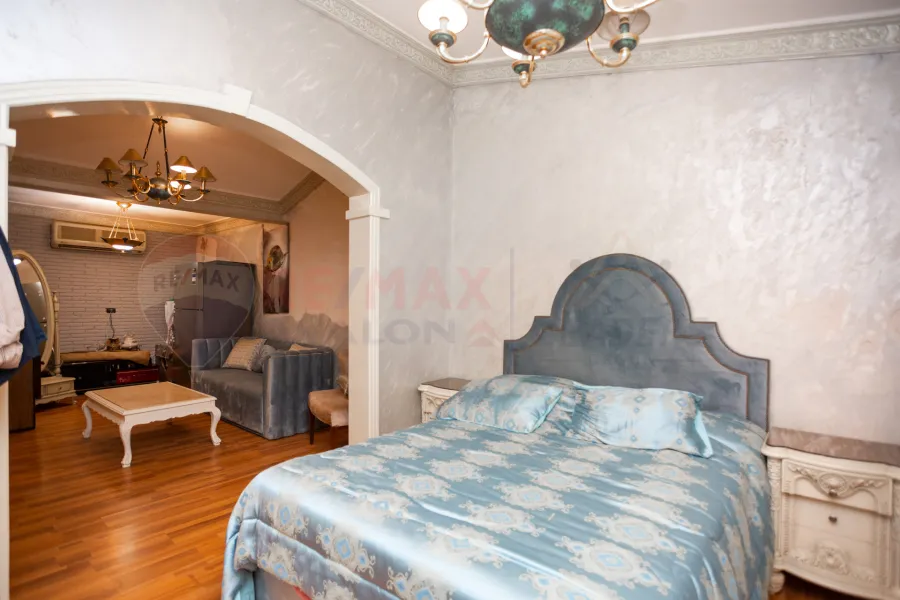 فيلا للبيع 600 م المعمورة الشاطئ (امام السوق التجاري)