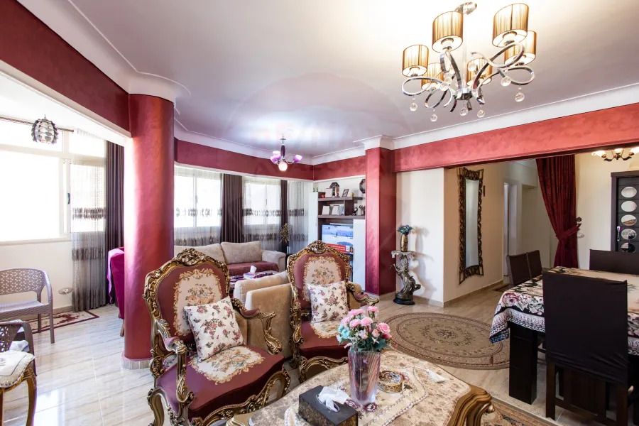 شقة للبيع 140 م ميامي (ش جمال عبد الناصر مباشره)