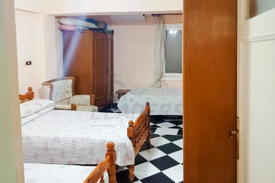 فيلا ستاند الون للبيع (قرية البنوك - الساحل) 400 م