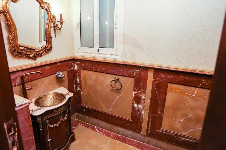 شقه للبيع  250 م كفر عبده ( خطوات من ميدان سانت جيني )