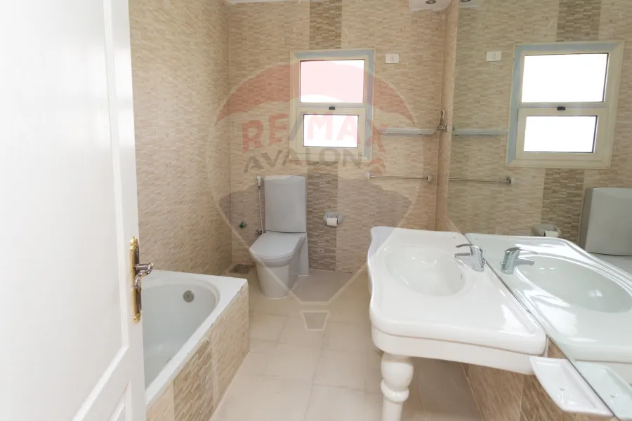 فيلا توين هاوس للبيع 450 م اليكس ويست (مرحلة أنطونيادس)