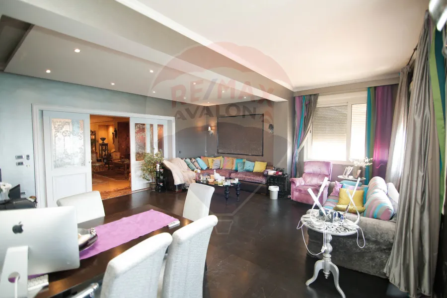 شقة للإيجار 300 م لوران (على البحر مباشرة)