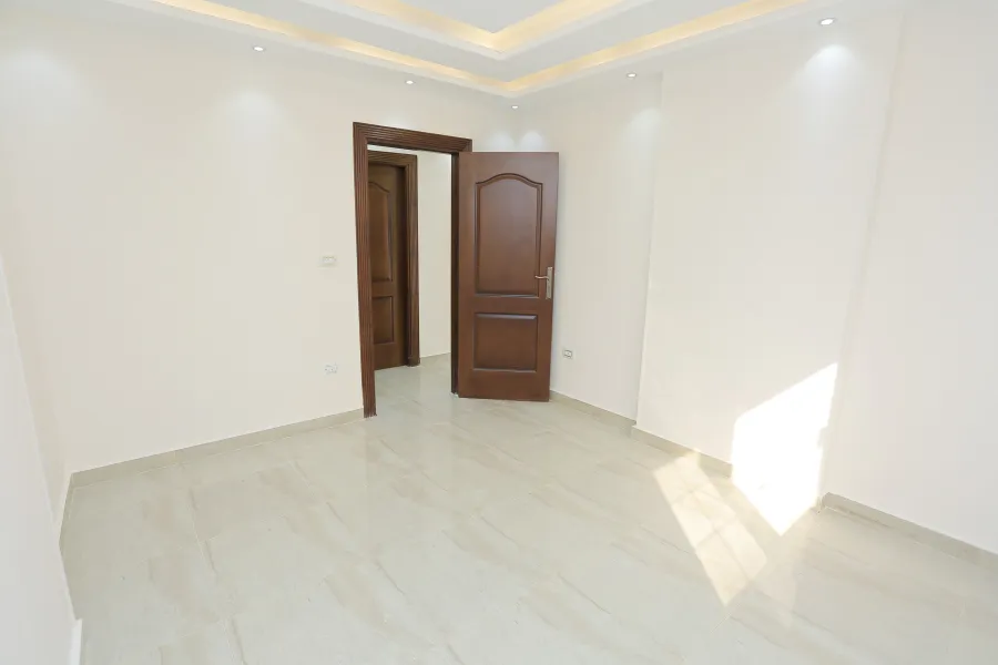 شقة للإيجار 110م كليوبترا - ش أبو قير الرئيسى