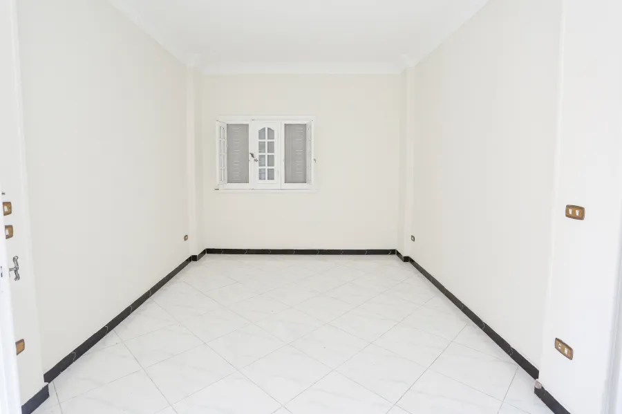 شقة للايجار 200 م كفر عبده (خطوات من حديقة اللمبي)