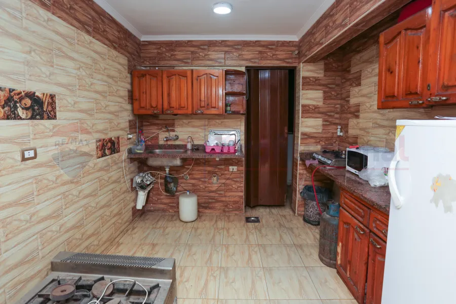 شقة للبيع  300 م لوران (ش الاقبال)- تصلح سكني او مكتب