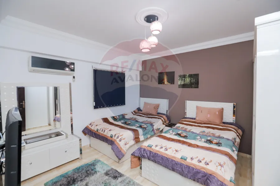 شقة للإيجار المفروش 175 م لوران (علي البحر مباشرة)