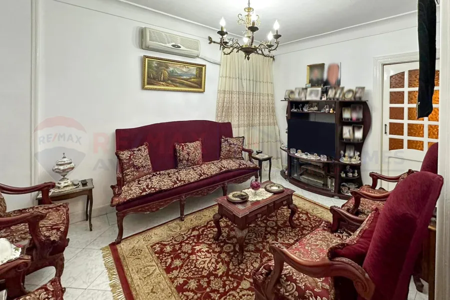 شقة للبيع  200 م جناكليس (ش  محمد باشا محسن)