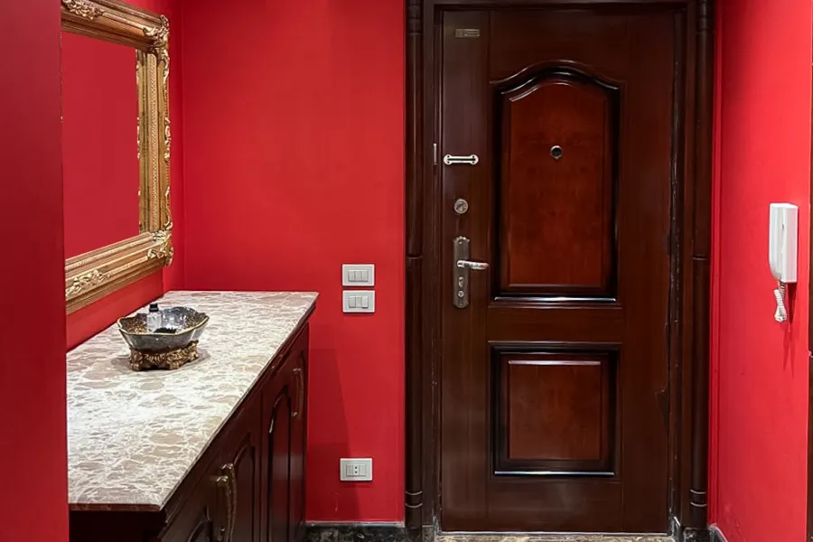 شقة للبيع 250 م سموحة (توت عنخ امون - ابراج كيروسيز)