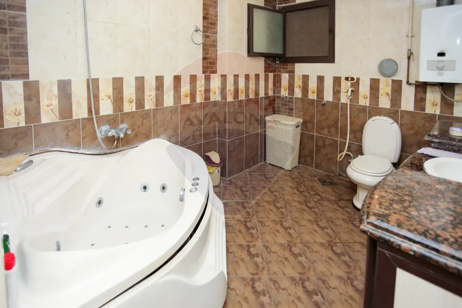 شقة للبيع 210 م كفر عبده (متفرع من ش ابراهيم راجي)