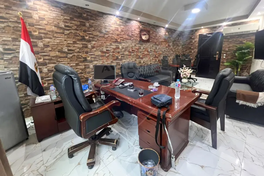 مقر إداري مفروش للايجار 135 م محطة الرمل (ش شكور)