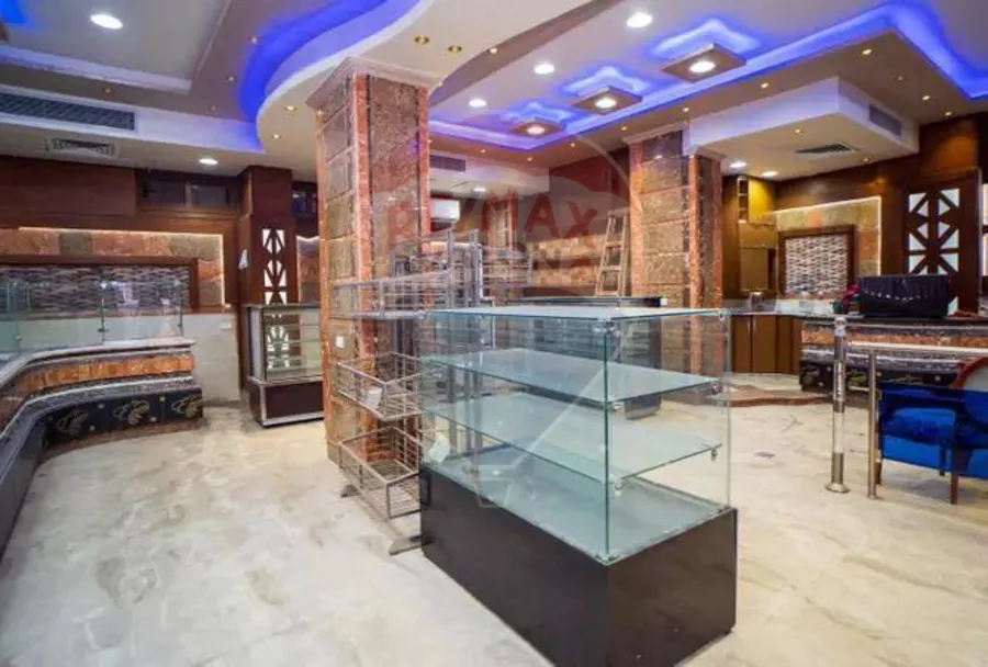 محل للايجار 150 م لوران (على الترام مباشرة)