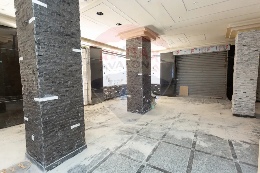 محل للبيع 365 م سبورتنج (علي البحر مباشرة)