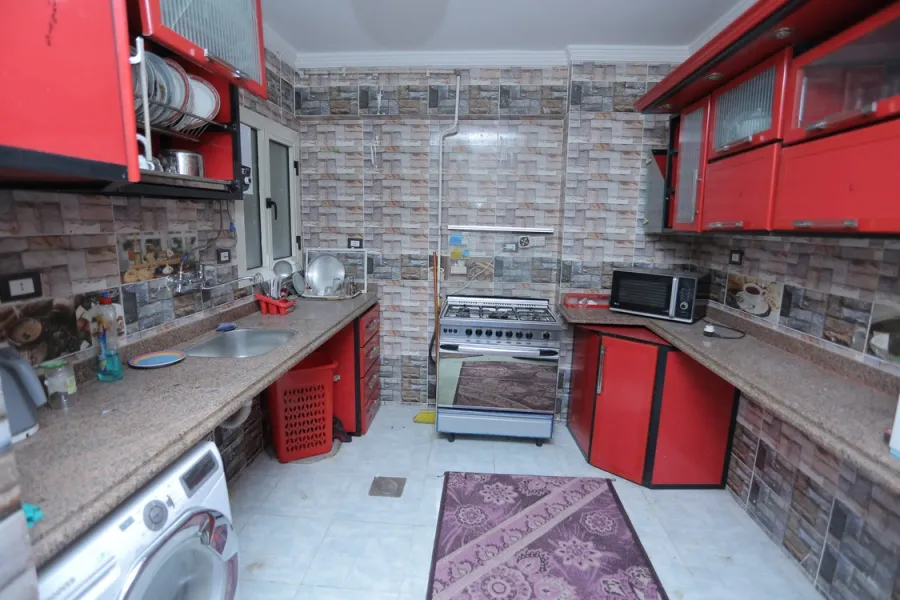 شقة للايجار مفروش 165م  الازاريطة (على البحر مباشرة)