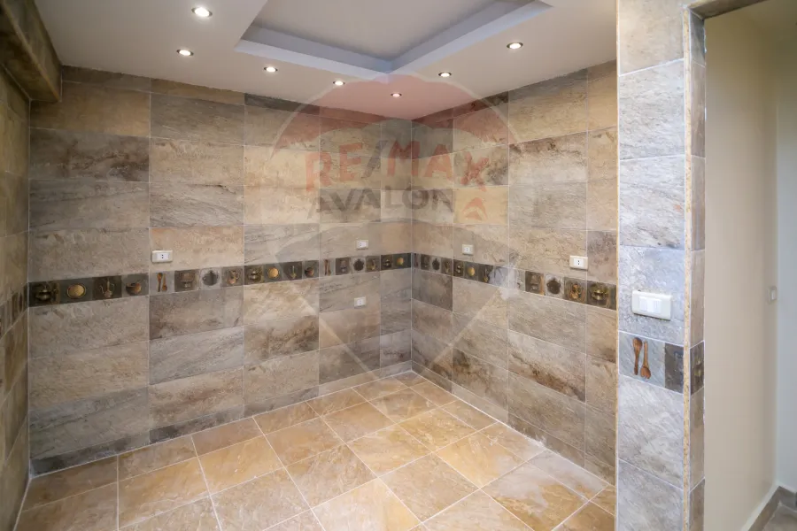 شقة للبيع 135 م جليم (ش محمد مقبل - متفرع من البحر)