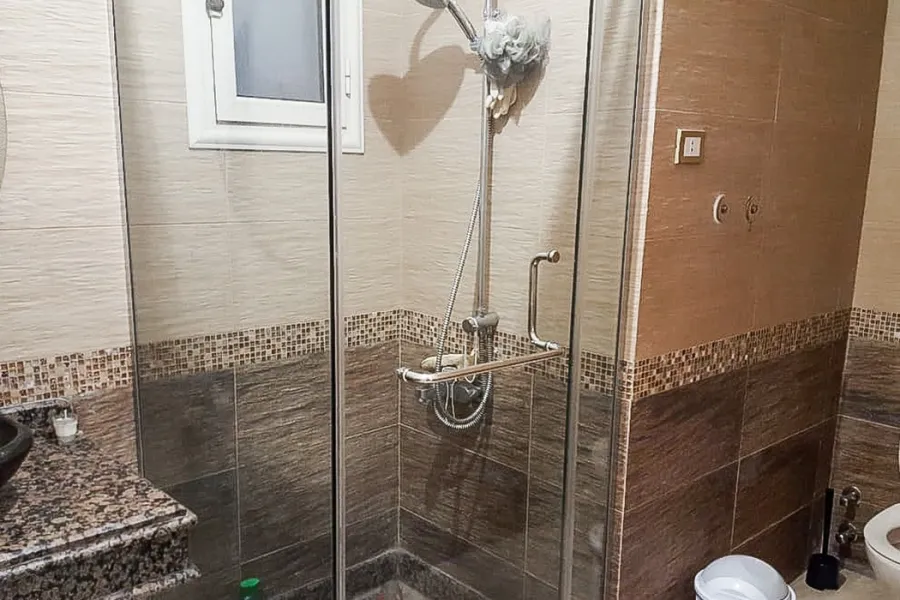 شقة للايجار مفروش 145م كفر عبده ( ش أمير البحار )