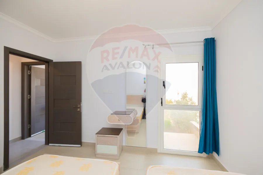 شاليه ارضي مفروش للبيع (سي فيو - رأس الحكمه) 120 م