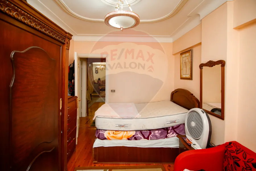 شقة للبيع 165 م كامب شيزار (ش بورسعيد الرئيسي - عمارة براند)