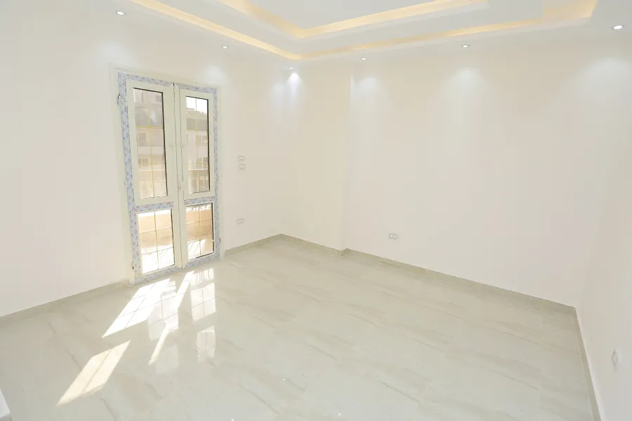 شقة للإيجار 110م كليوبترا - ش أبو قير الرئيسى