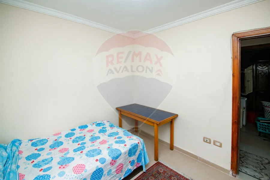 شقة للبيع 155 م محرم بك (ش زين العابدين)