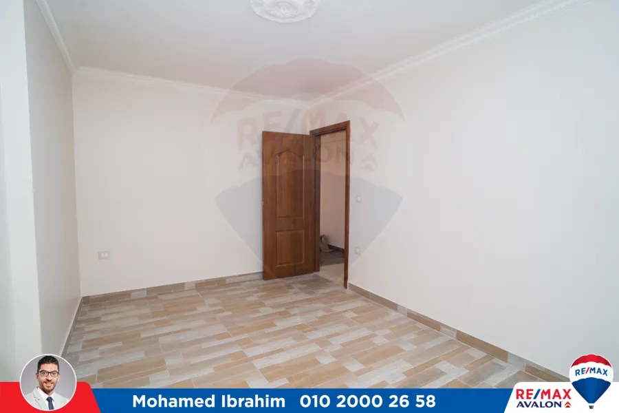 شقة اداري للايجار 220 م سموحة (ش ادمون فريمون)