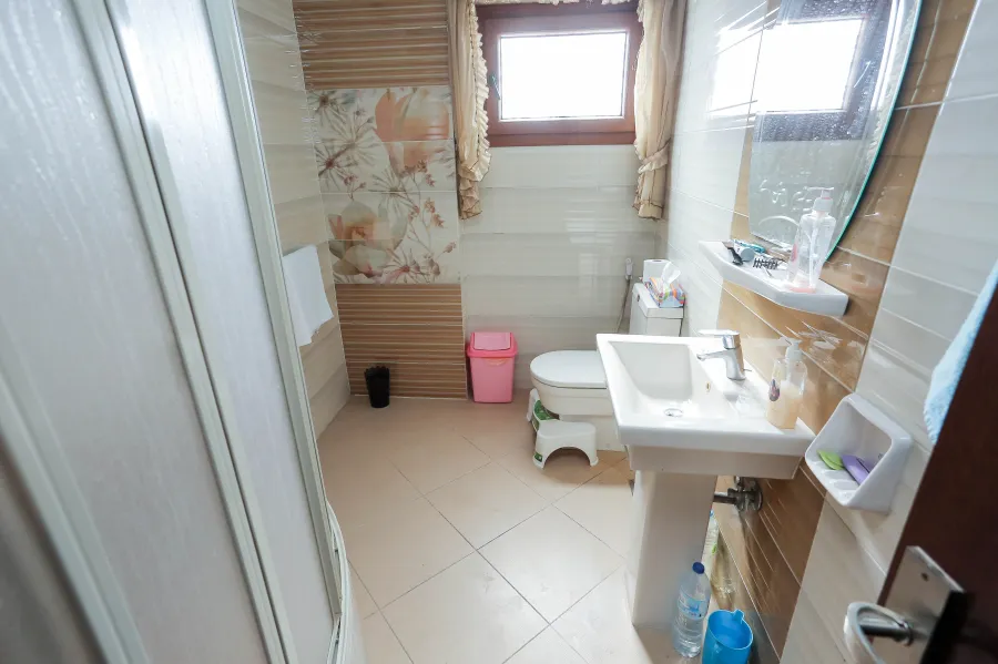 شقة للبيع 235 م الحى اللاتيني ( ش فؤاد رأساً - امام هيئة ميناء الاسكندرية )