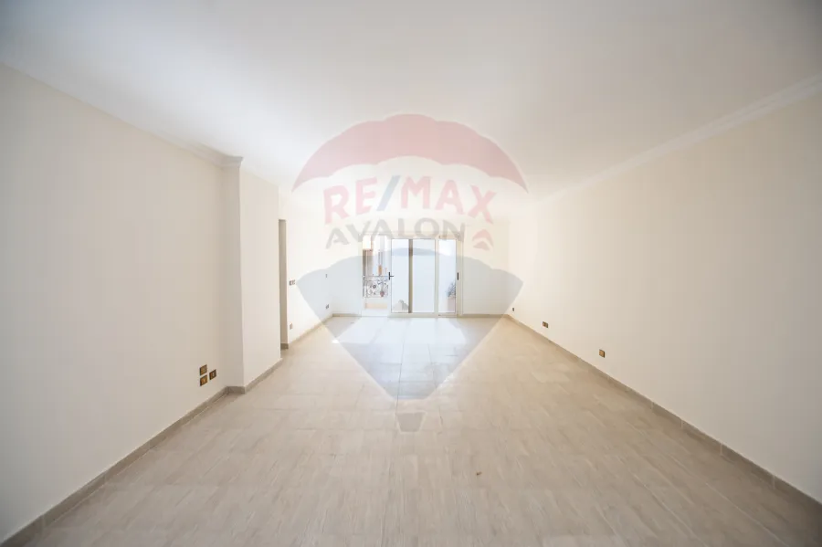 Apartment for rent 235 m Stanly (Directly on the sea )