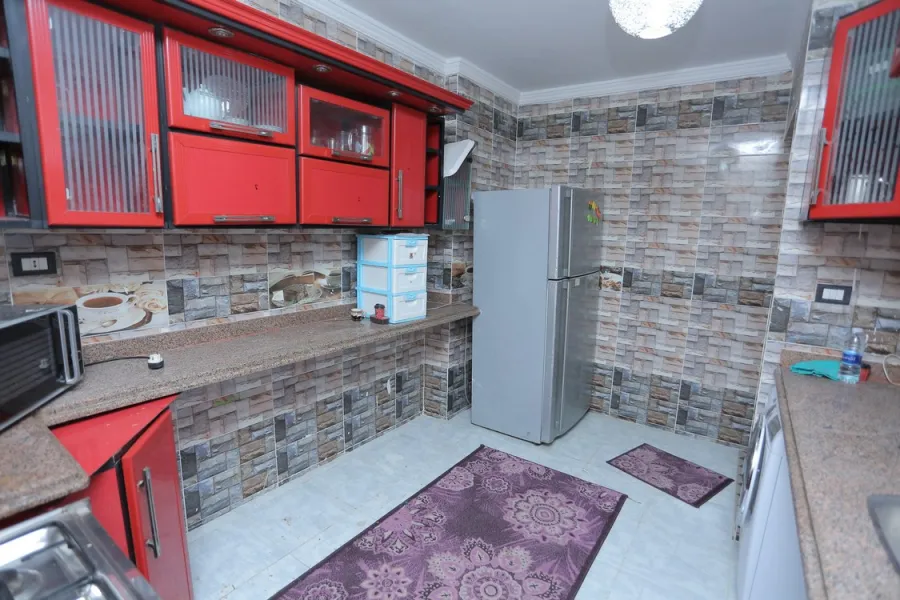 شقة للايجار مفروش 165م  الازاريطة (على البحر مباشرة)