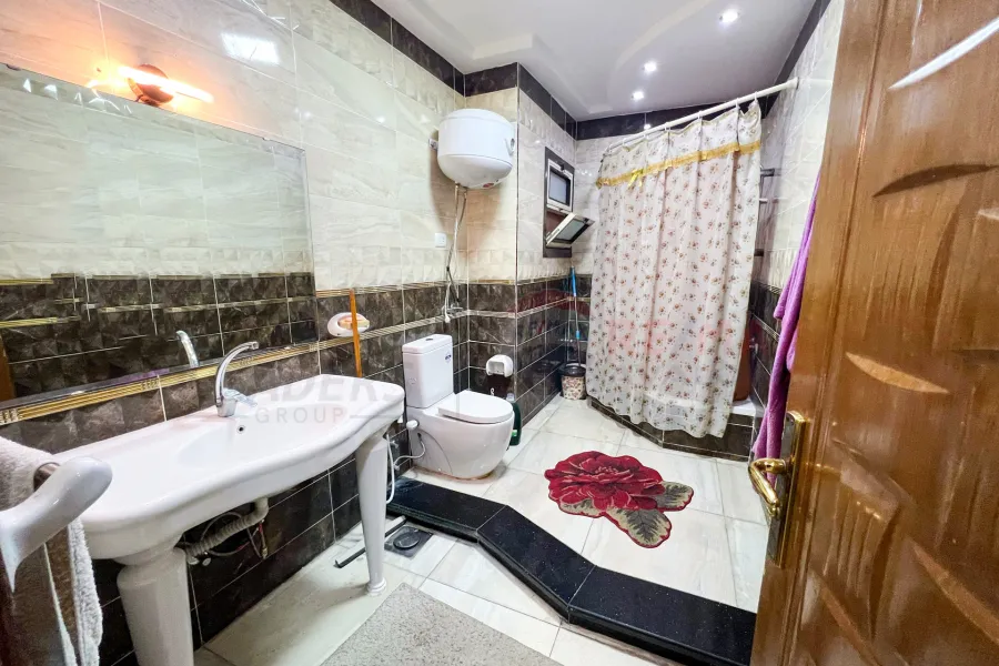 شقة للبيع 105 م زيزينيا (ش الامير جميل)