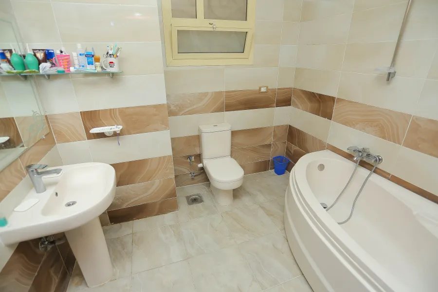 شقة للبيع 215م رشدي (عمارة عزيز شنودة)