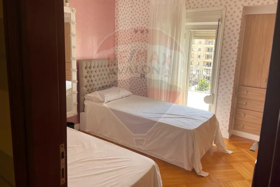 شقه للبيع 180 م كفر عبده (خطوات من ش أبو قير)