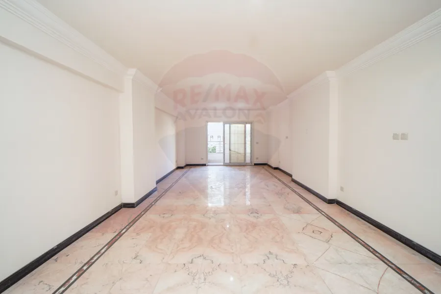 شقة للبيع 230 م جليم (ش أبو قير) - أول سكن