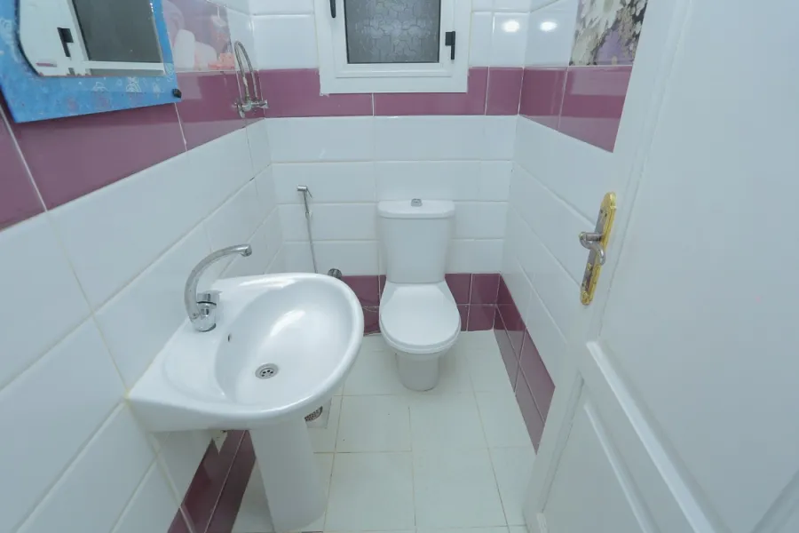 شقة للايجار مفروش 165م  الازاريطة (على البحر مباشرة)