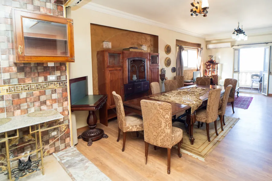 شقة للبيع 121 م الأزاريطه (ش سوتر الرئيسي بالقرب من مكتبه الاسكندرية - خطوات من البحر)