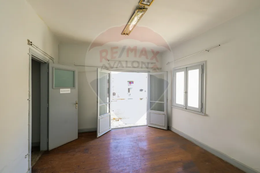 Penthouse apartment for rent 600 m San Stefano (directly on the tram)