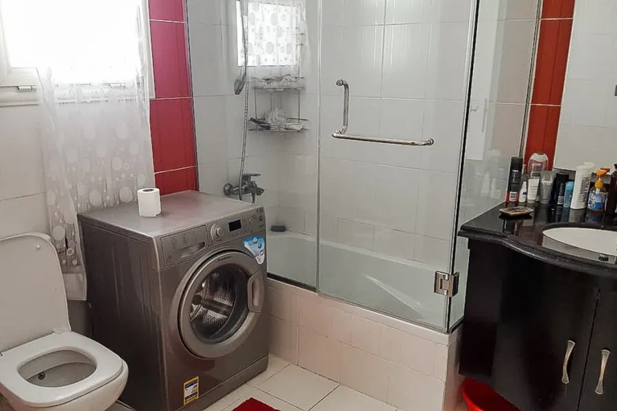 شقة للايجار مفروش 145م كفر عبده ( ش أمير البحار )