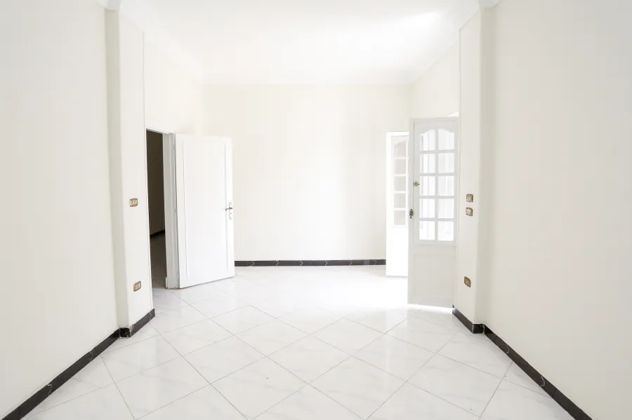 شقة للايجار 200 م كفر عبده (خطوات من حديقة اللمبي)