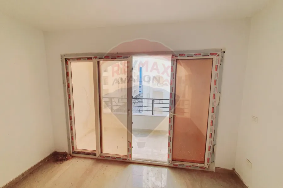 شقة للإيجار 170م سموحة (كومباوند الصيادلة)