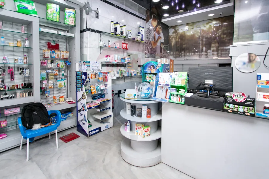 صيدلية للبيع 45 م + صندرة 30 م مصطفي كامل (علي الترام مباشرة)