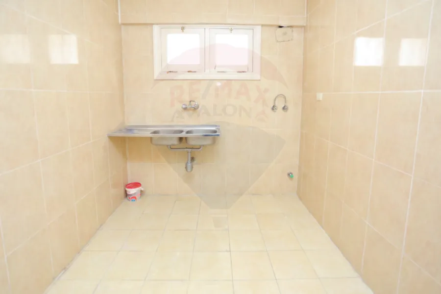 شقة للايجار 150 م محطة الرمل (ش سعد زغلول)