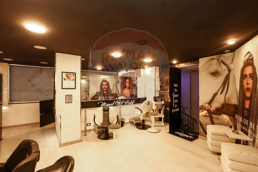 محل  للبيع  130 م + ميزان 120 م  سيدي بشر  (هيلتون رمادا)