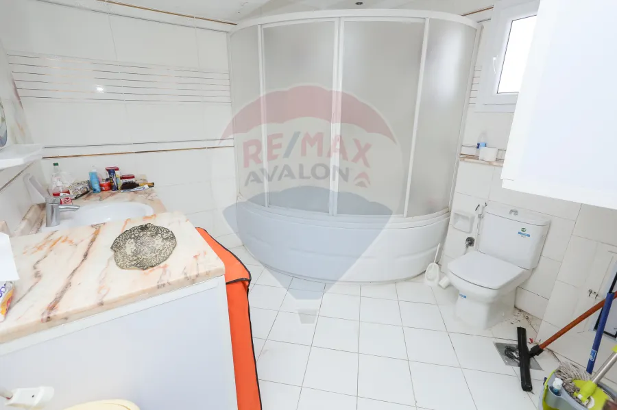 شقه للبيع 235 م الحي اللاتيني ( شارع فؤاد )