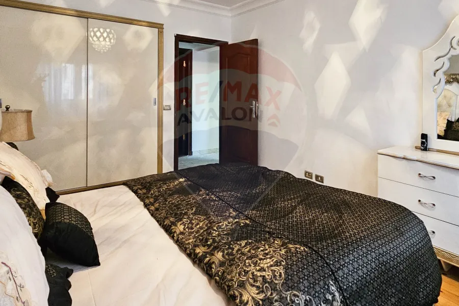 شقة للبيع 165 م لوران (خطوات من ش شعراوي)