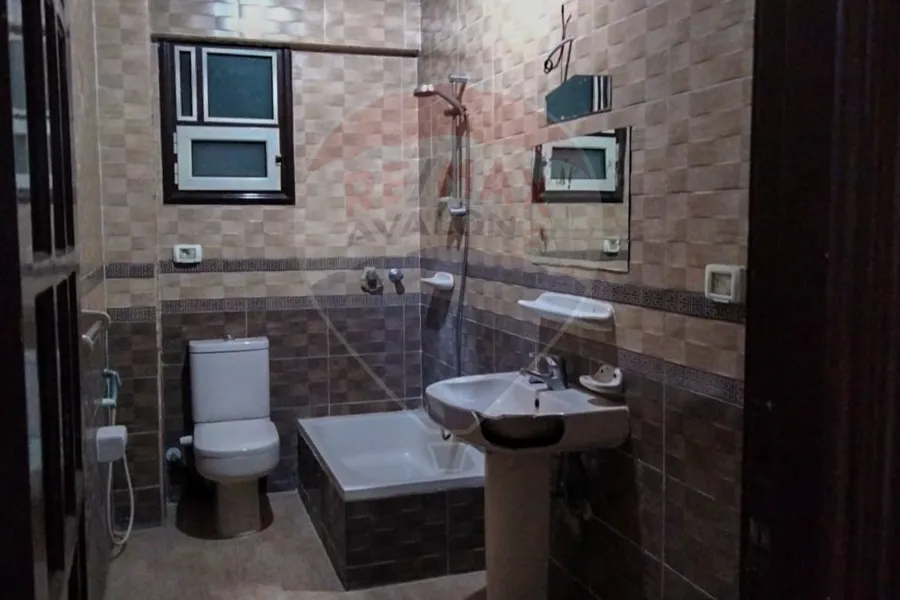 شقة للبيع 110 م كفر عبده (ش الفيومي)