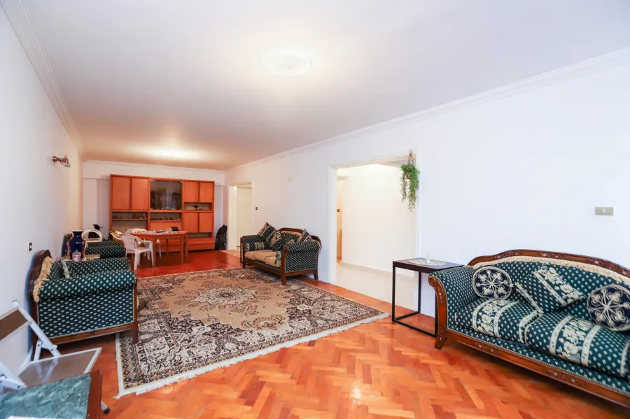 شقة للبيع 150 م جليم ( بجوار جليم باي )