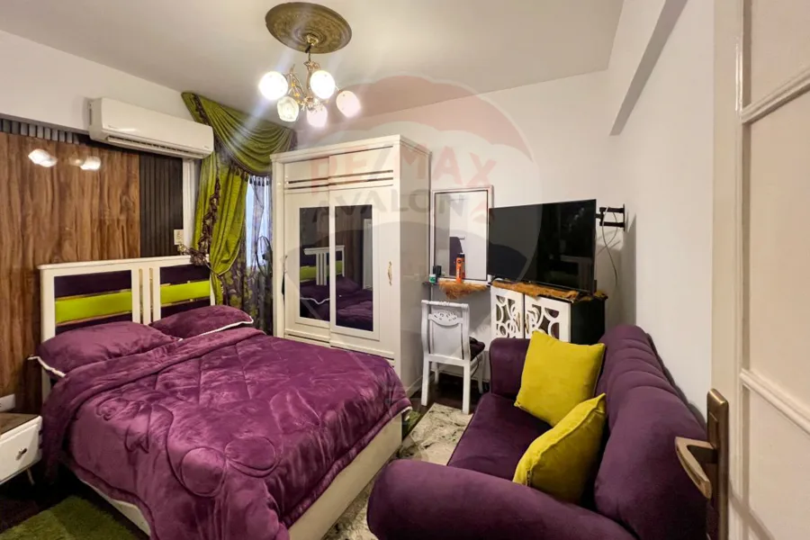 شقة للايجار المفروش127 م لوران (ش أبو قير)