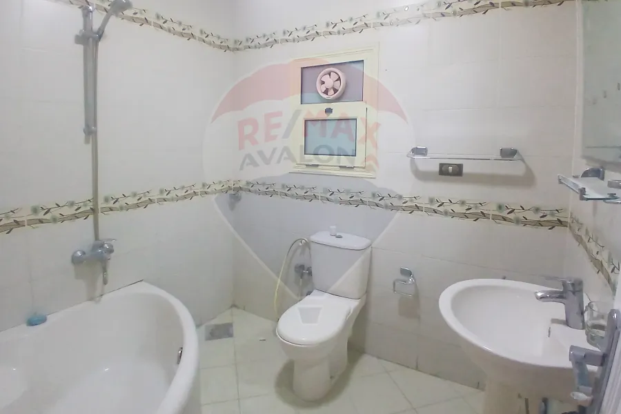 شقة للبيع 160 م لوران (ش عبد الحميد الديب)