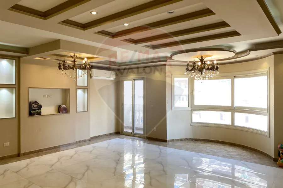 شقة للبيع 205 م رشدي (علي الترام مباشرة)