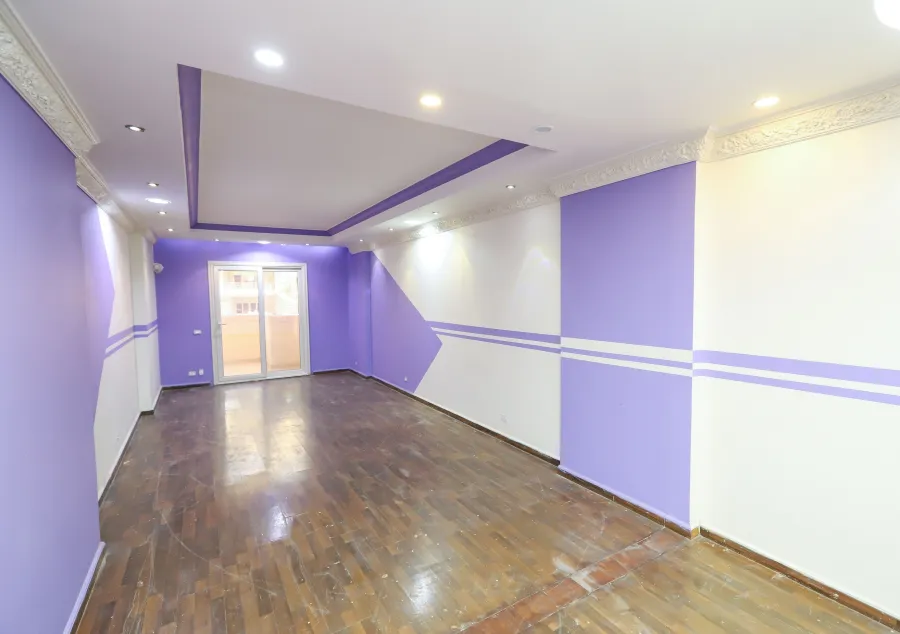 شقة للبيع 195م سموحة (ش فوزى معاذ الرئيسى)